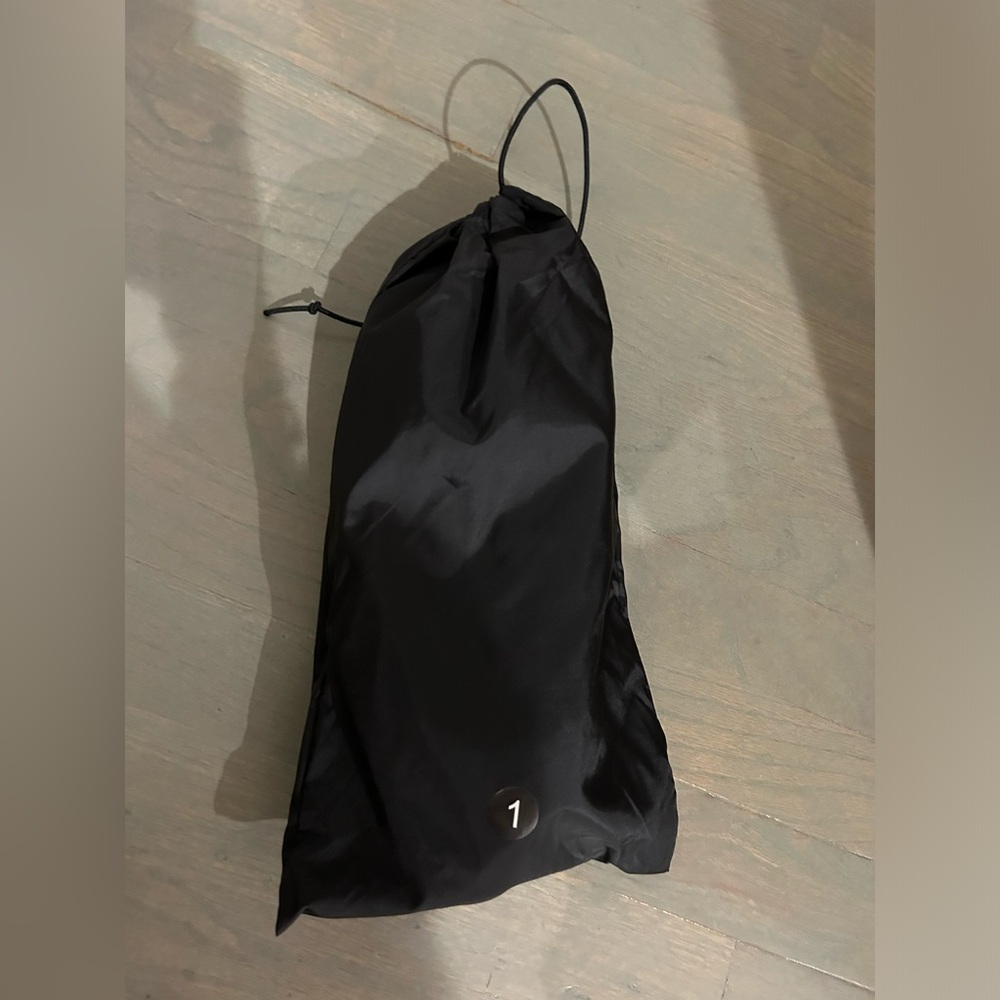 Brand NEW authentic YEEZY PODS Black size 1